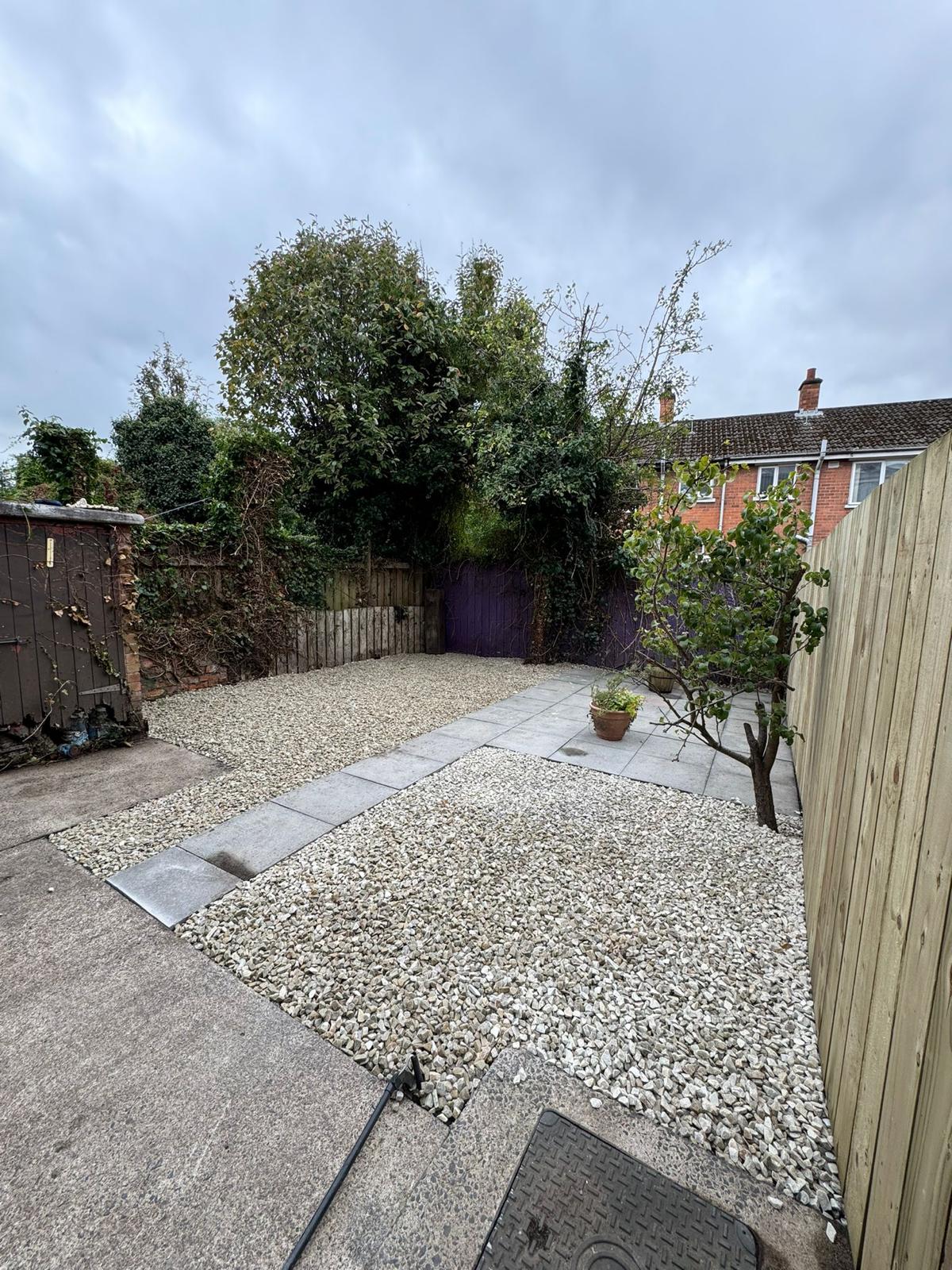 garden clean and trim hedges maintenance